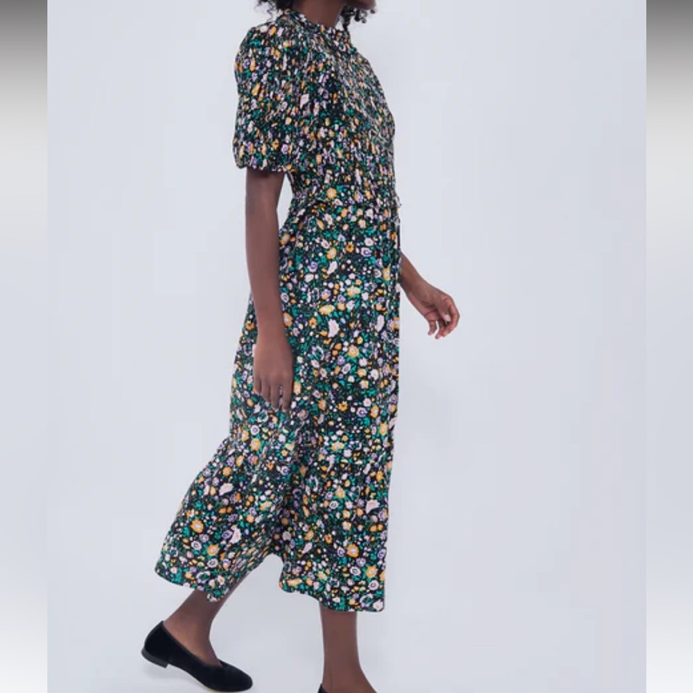 HYACINTH HOUSE

Black Multi Floral Smocked Samantha Midi Dress - Picture 3 of 12